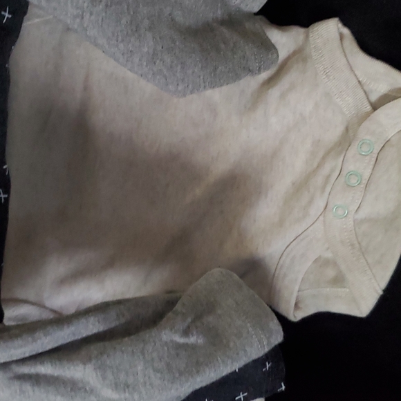 Newborn Long sleeve 4 pack onsies New With Tag. - Picture 3 of 4